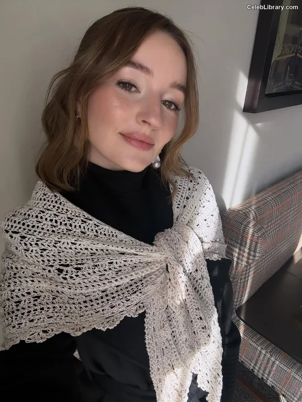 Kaitlyn Dever photo 17 of 880