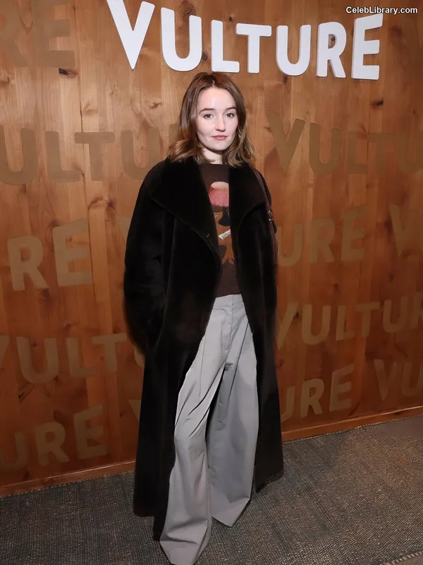 Kaitlyn Dever photo 19 of 880