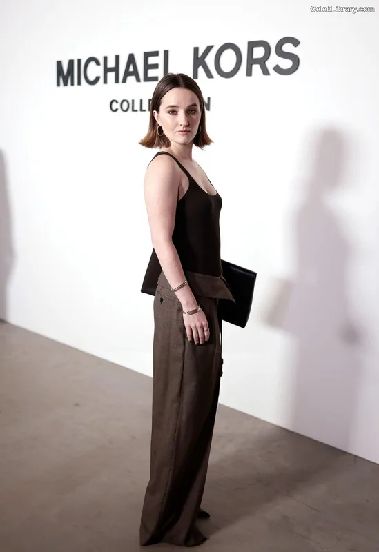 Kaitlyn Dever photo 24 of 880