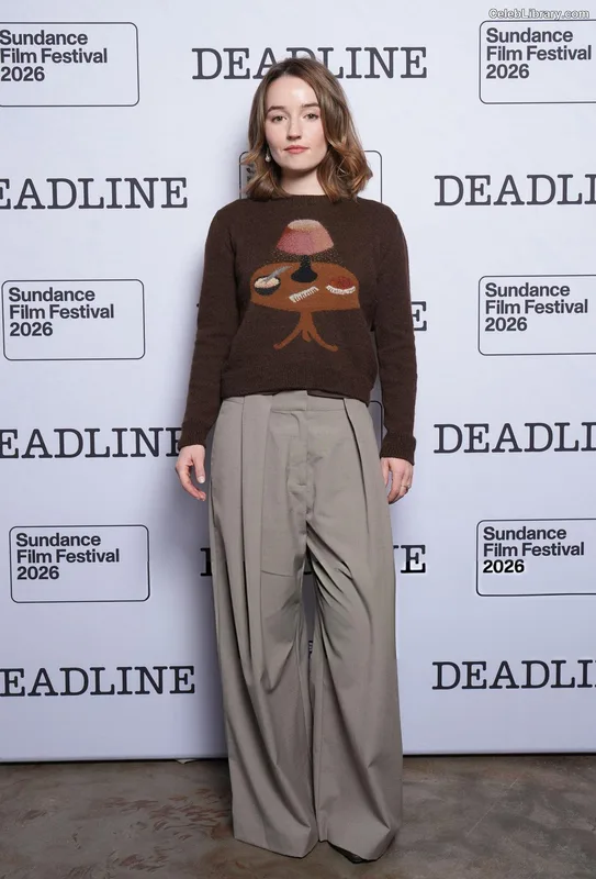 Kaitlyn Dever photo 18 of 880