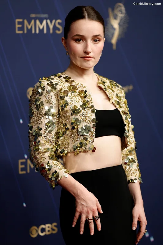 Kaitlyn Dever photo 20 of 880