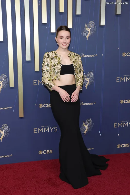 Kaitlyn Dever photo 22 of 880
