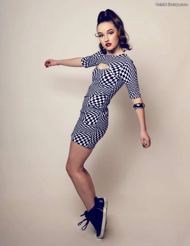 Kaitlyn Dever photo 10 of 880
