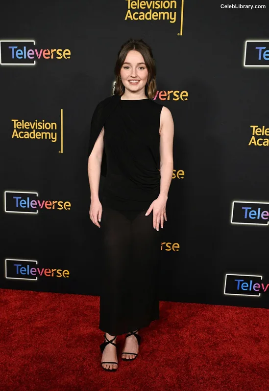 Kaitlyn Dever photo 15 of 880