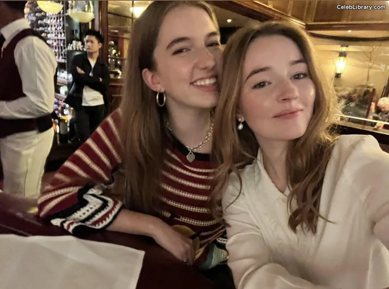 Kaitlyn Dever photo 17 of 880