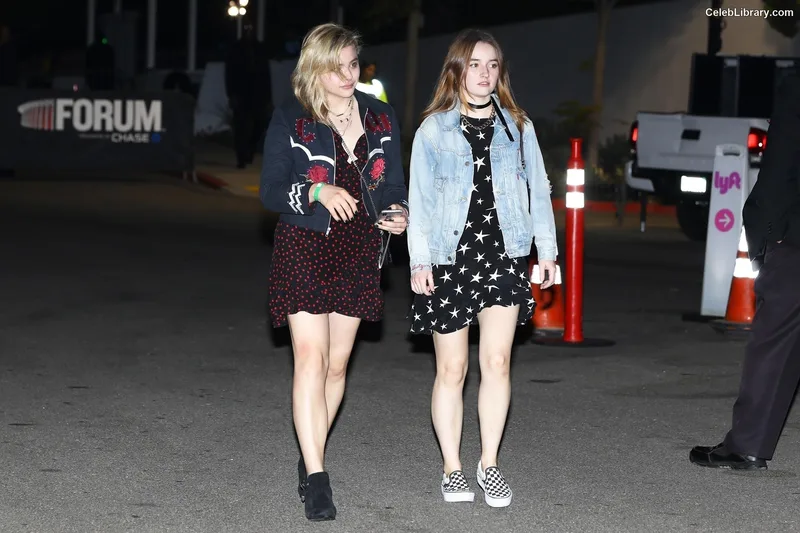 Kaitlyn Dever photo 24 of 880