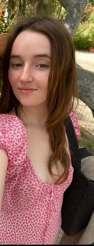 Kaitlyn Dever photo 3 of 880