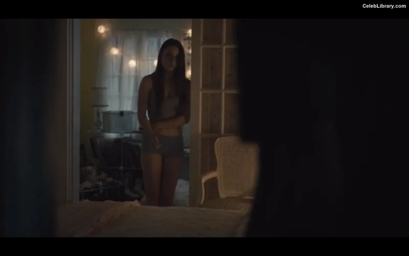 Kaitlyn Dever photo 10 of 880