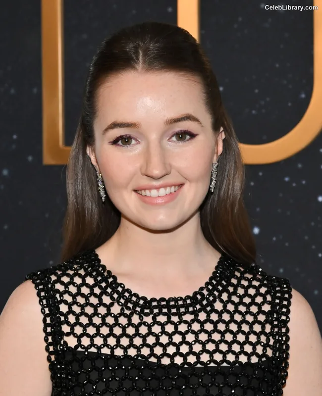 Kaitlyn Dever photo 16 of 880