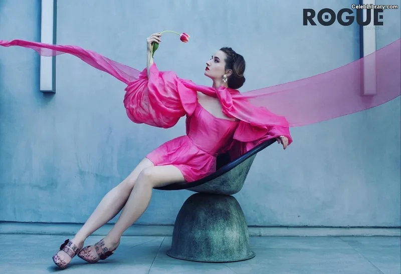Kaitlyn Dever photo 19 of 880