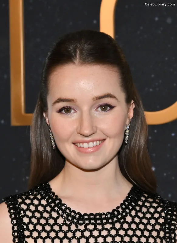 Kaitlyn Dever photo 21 of 880