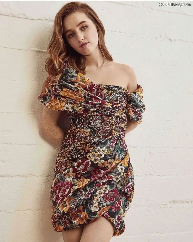Kaitlyn Dever photo 13 of 880