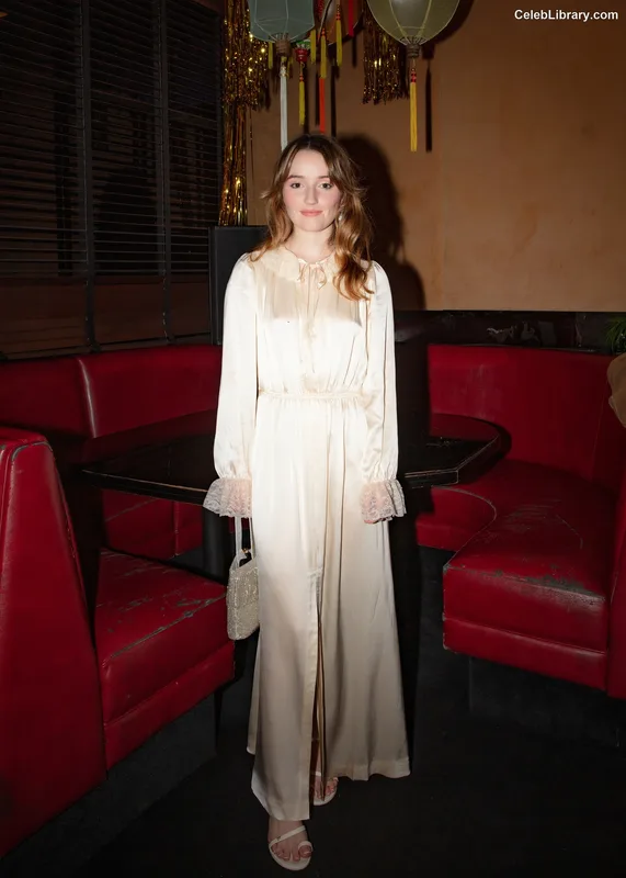 Kaitlyn Dever photo 17 of 880