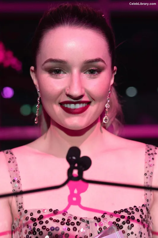 Kaitlyn Dever photo 18 of 880