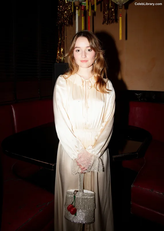 Kaitlyn Dever photo 19 of 880