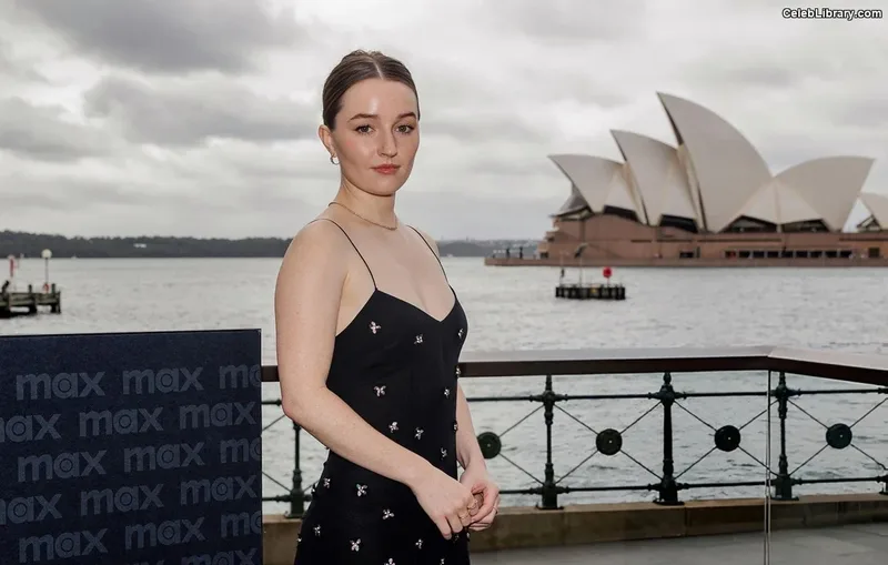 Kaitlyn Dever photo 23 of 880