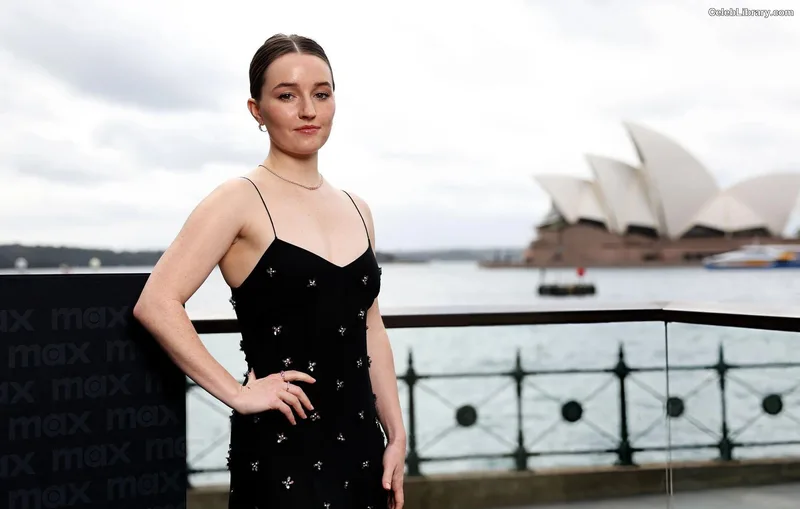 Kaitlyn Dever photo 3 of 880