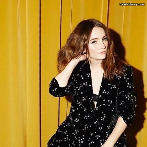 Kaitlyn Dever photo 6 of 880