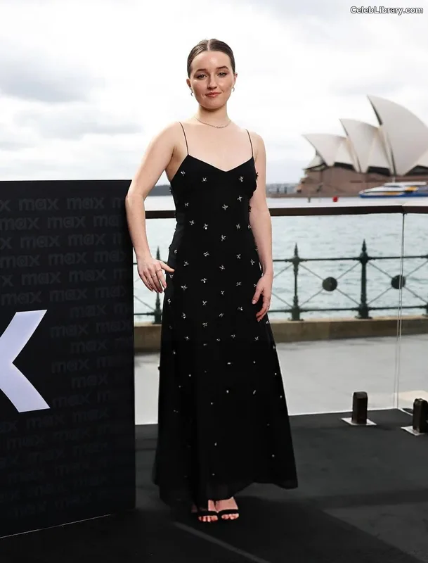 Kaitlyn Dever photo 8 of 880