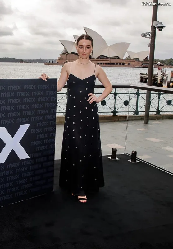Kaitlyn Dever photo 11 of 880