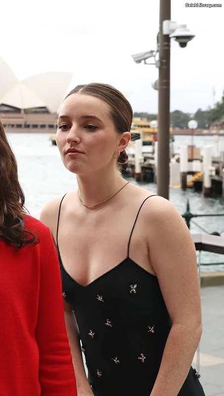 Kaitlyn Dever photo 15 of 880