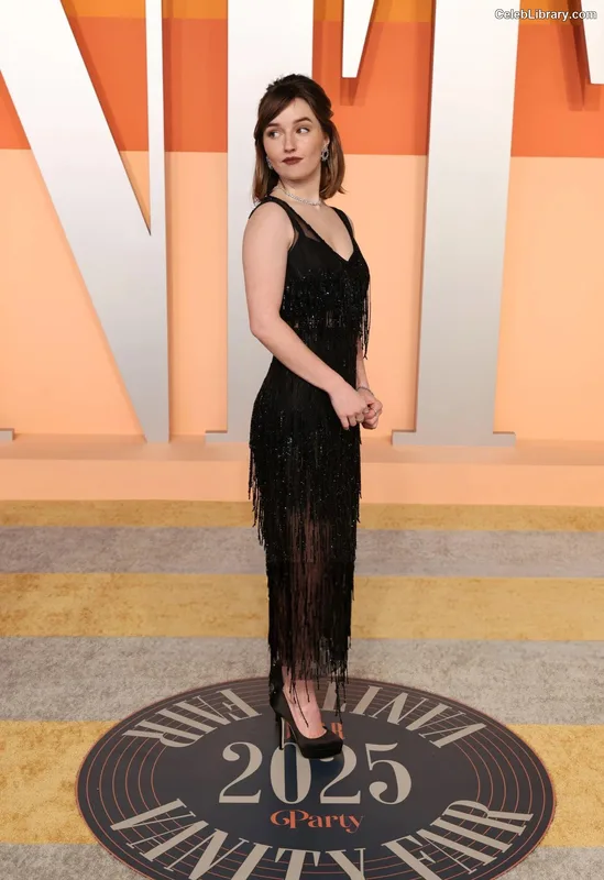 Kaitlyn Dever photo 2 of 880
