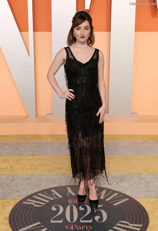 Kaitlyn Dever photo 6 of 880