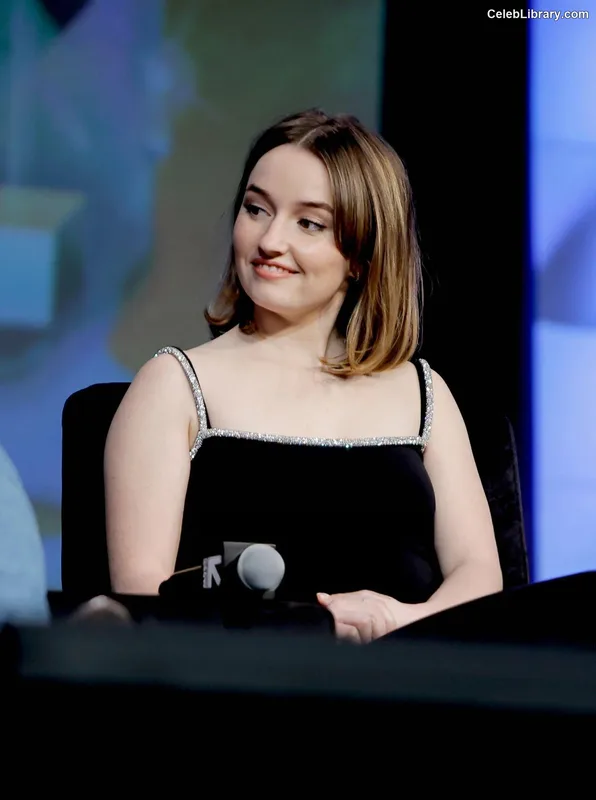 Kaitlyn Dever photo 7 of 880