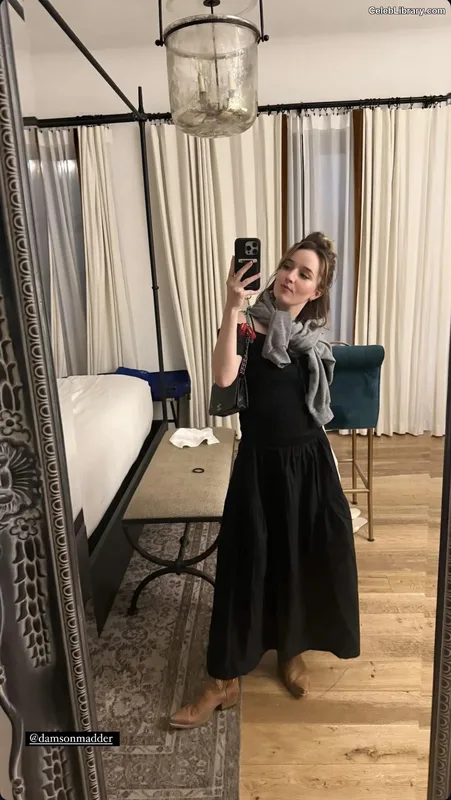 Kaitlyn Dever photo 10 of 880