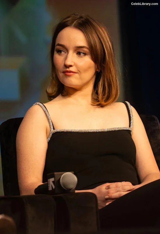 Kaitlyn Dever photo 11 of 880