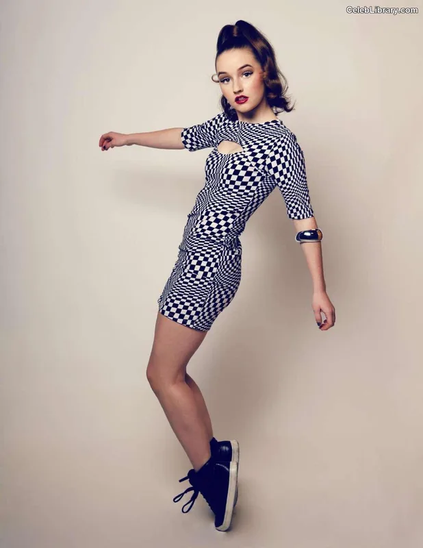 Kaitlyn Dever photo 20 of 880