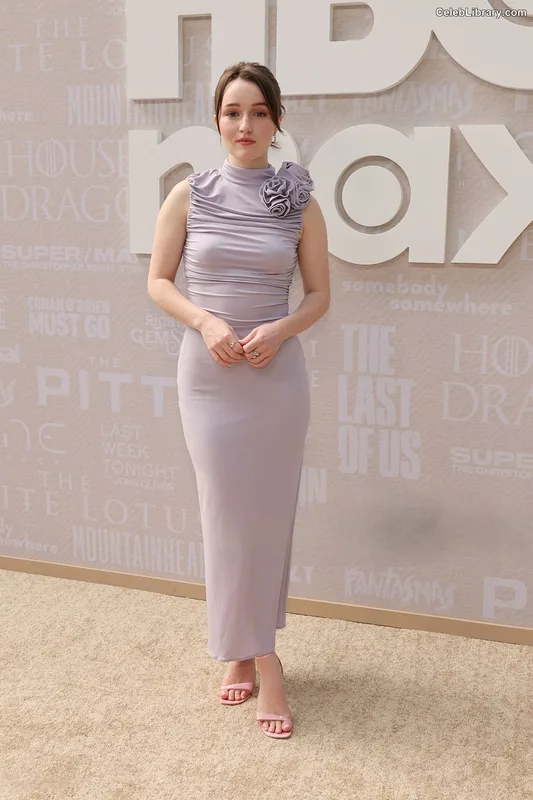Kaitlyn Dever photo 22 of 880