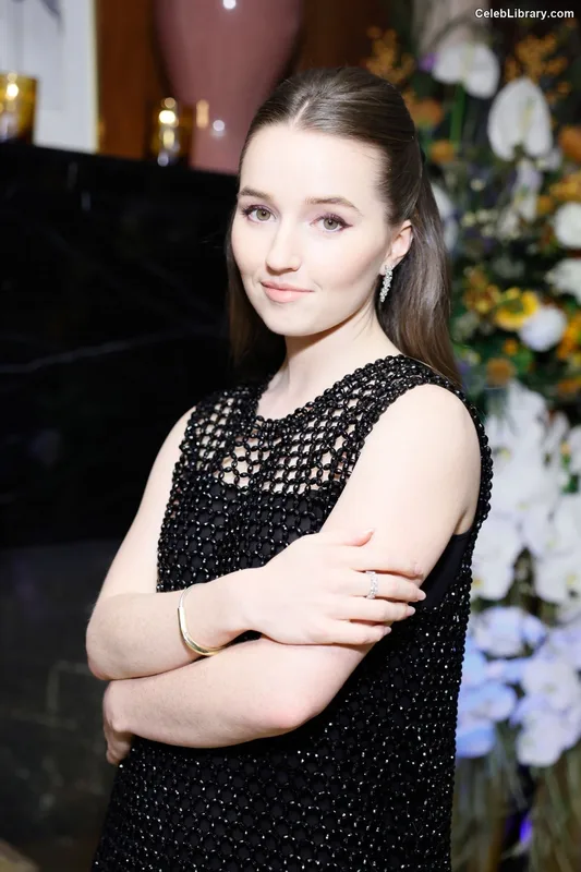 Kaitlyn Dever photo 3 of 880