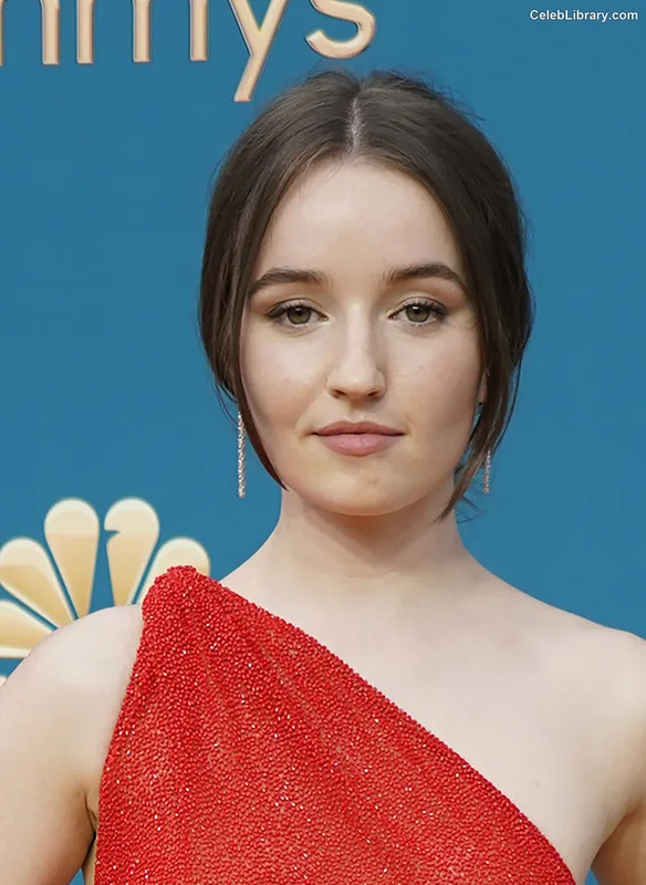 Kaitlyn Dever photo 5 of 880