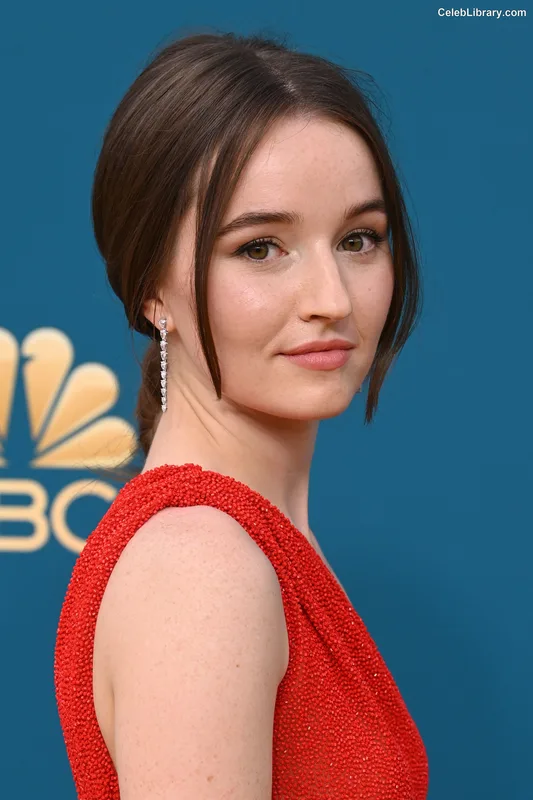 Kaitlyn Dever photo 12 of 880