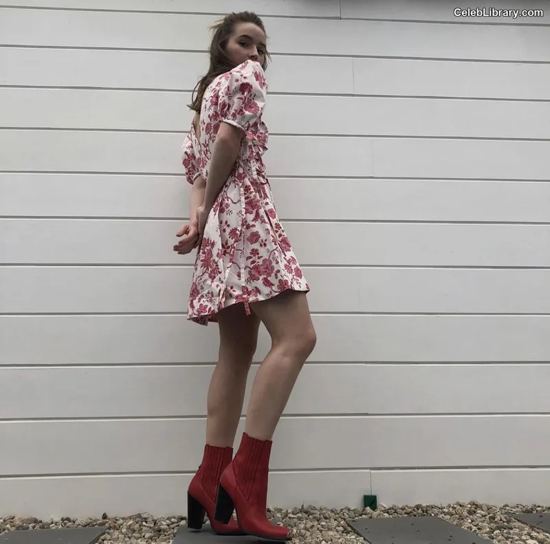 Kaitlyn Dever photo 16 of 880