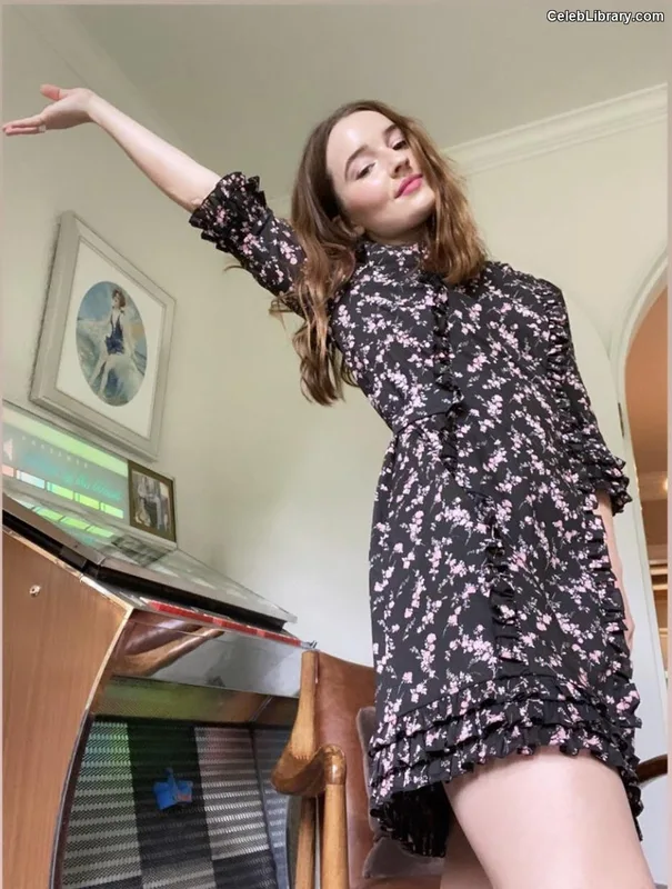 Kaitlyn Dever photo 19 of 880