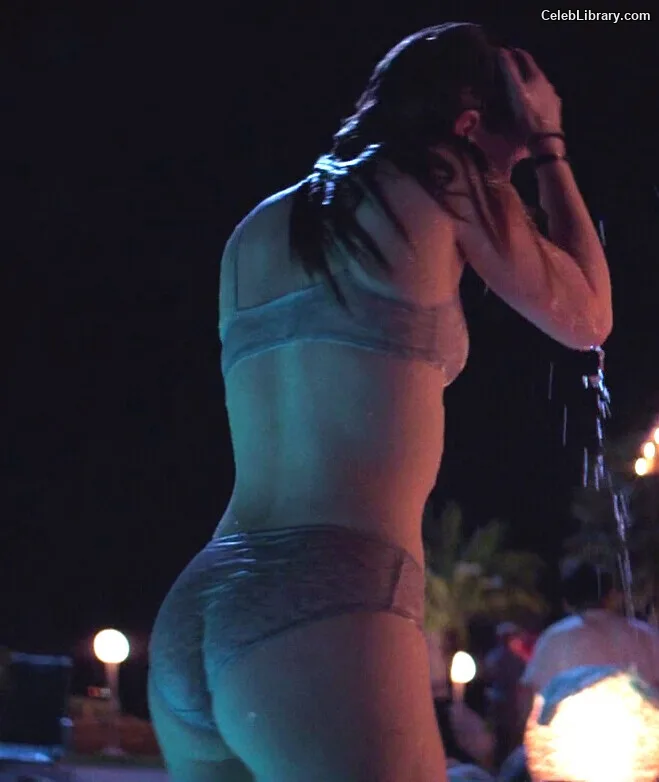 Kaitlyn Dever photo 20 of 880