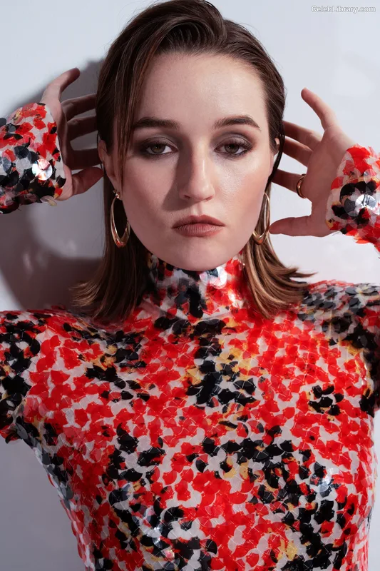 Kaitlyn Dever photo 24 of 880