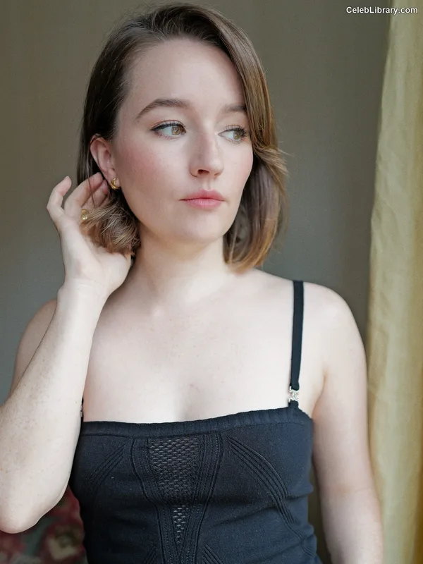 Kaitlyn Dever photo 11 of 880