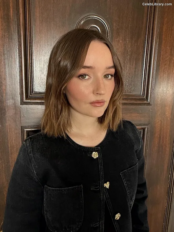 Kaitlyn Dever photo 22 of 880