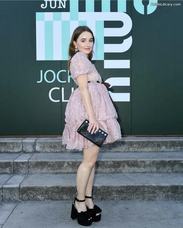 Kaitlyn Dever photo 4 of 880