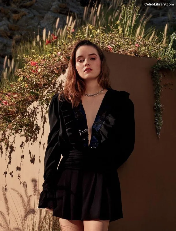 Kaitlyn Dever photo 6 of 880