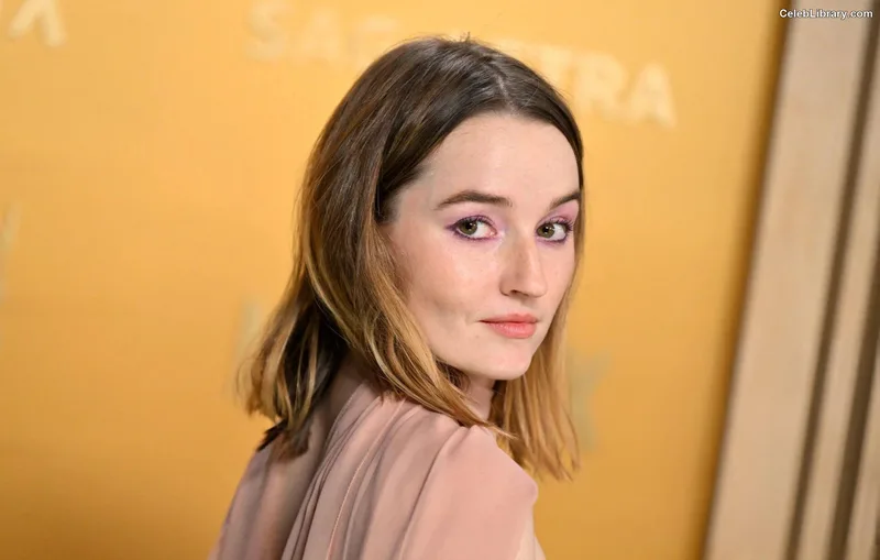 Kaitlyn Dever photo 12 of 880