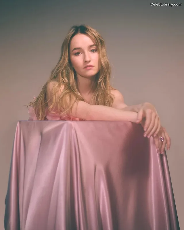 Kaitlyn Dever photo 13 of 880