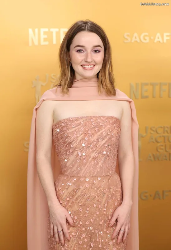 Kaitlyn Dever photo 14 of 880