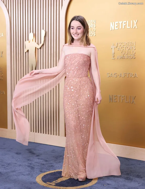 Kaitlyn Dever photo 15 of 880