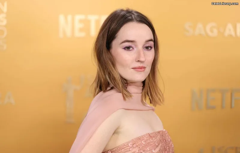 Kaitlyn Dever photo 16 of 880