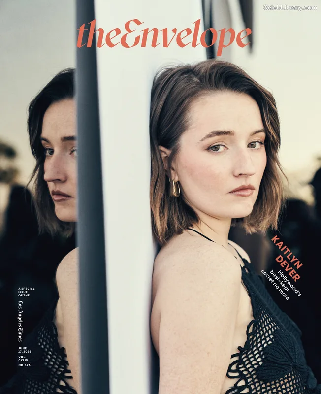 Kaitlyn Dever photo 8 of 880