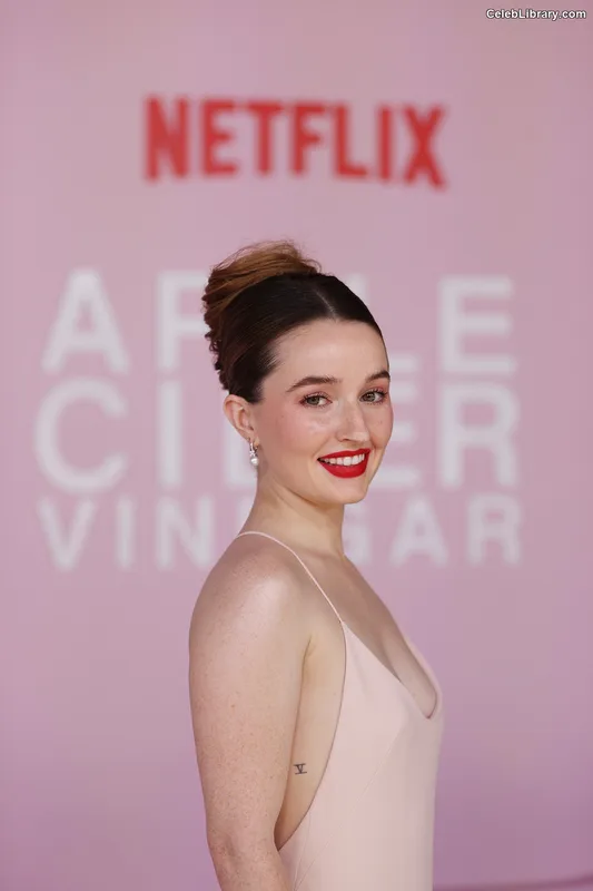 Kaitlyn Dever photo 9 of 880